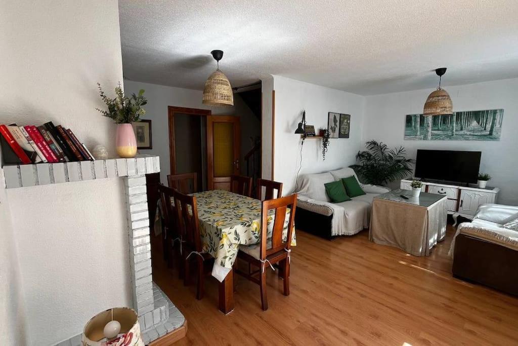 Casa De 5 Habitaciones Hasta 9 Plazas, La Casilla En Durcal, Granada Luaran gambar
